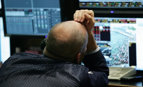 Should companies with large cash reserves buy back shares from investors? It’s not that simple. EPA/Gino Domenico