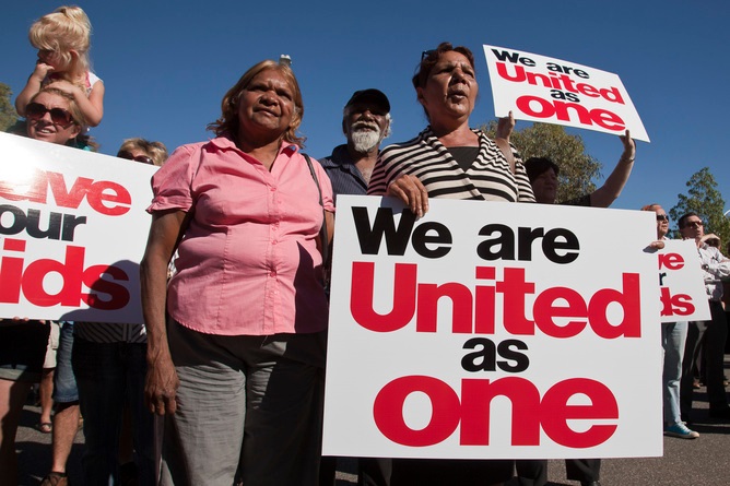 Alison Anderson (right) rallies with Yuendumu protestors outside the Parliamentary Legislative Assembly. AAP/Grenville Turner