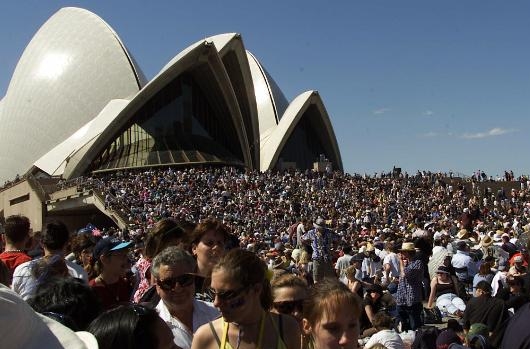 Nielsen’s latest Global Consumer Confidence Index shows a distinct split between Australians who are positive about the year ahead, and those who are not. Job prospects are of increasing concern among some Australians